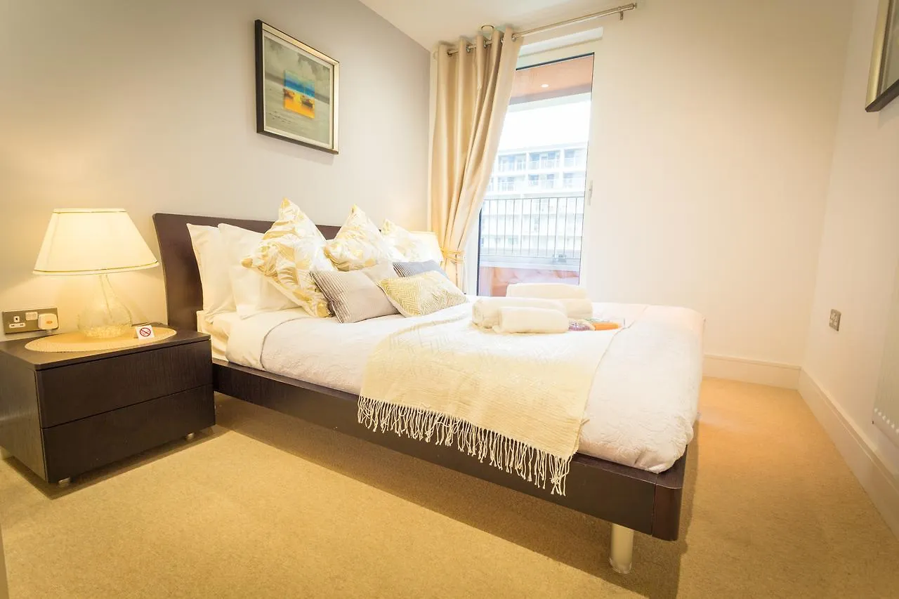 Dockside Walk Suite - Canary Wharf London