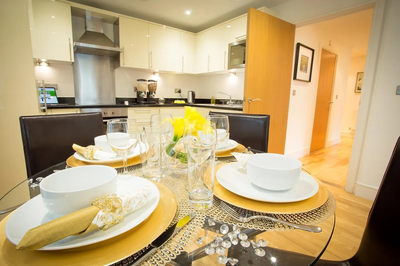Dockside Walk Suite - Canary Wharf London Apartment