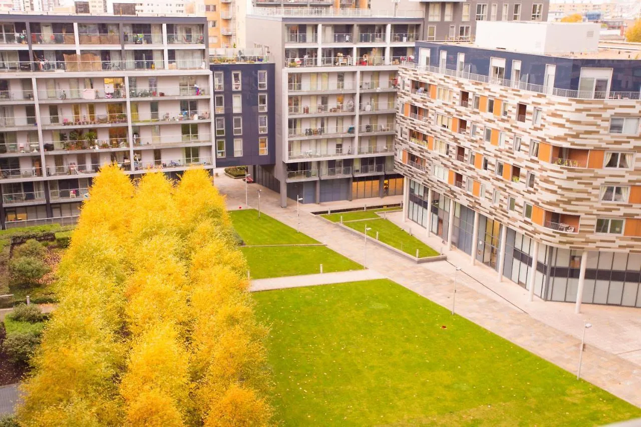 Dockside Walk Suite - Canary Wharf London Apartment