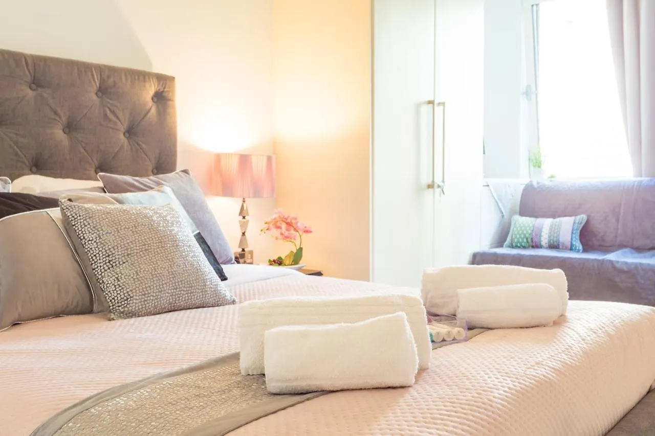 Dockside Walk Suite - Canary Wharf London