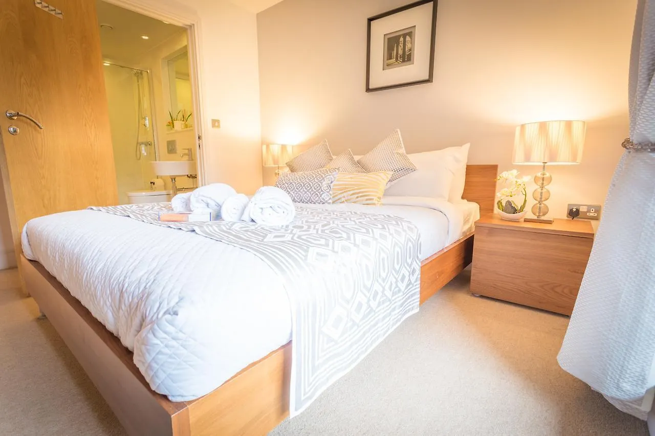 Dockside Walk Suite - Canary Wharf London Apartment